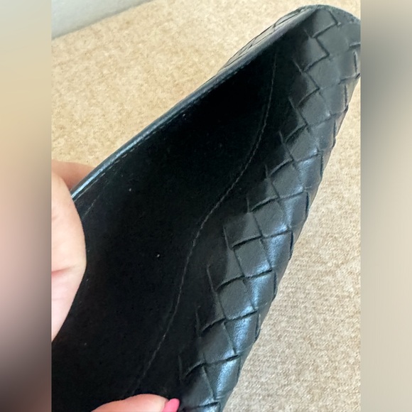 Bottega Veneta Intrecciato Leather Long Black Bifold Wallet - Unisex - Picture 6 of 13